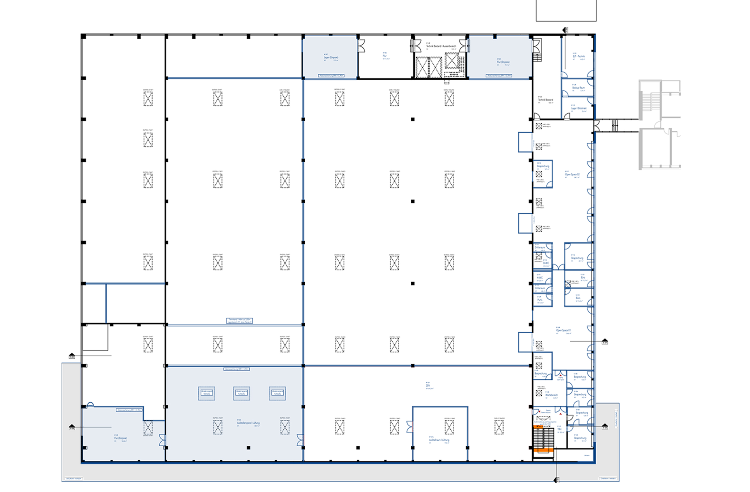 Grundriss eines Hallengebäudes mit mehreren Produktions- bzw. Lagerflächen sowie angrenzenden Büro-, Besprechungs- und Nebenräumen