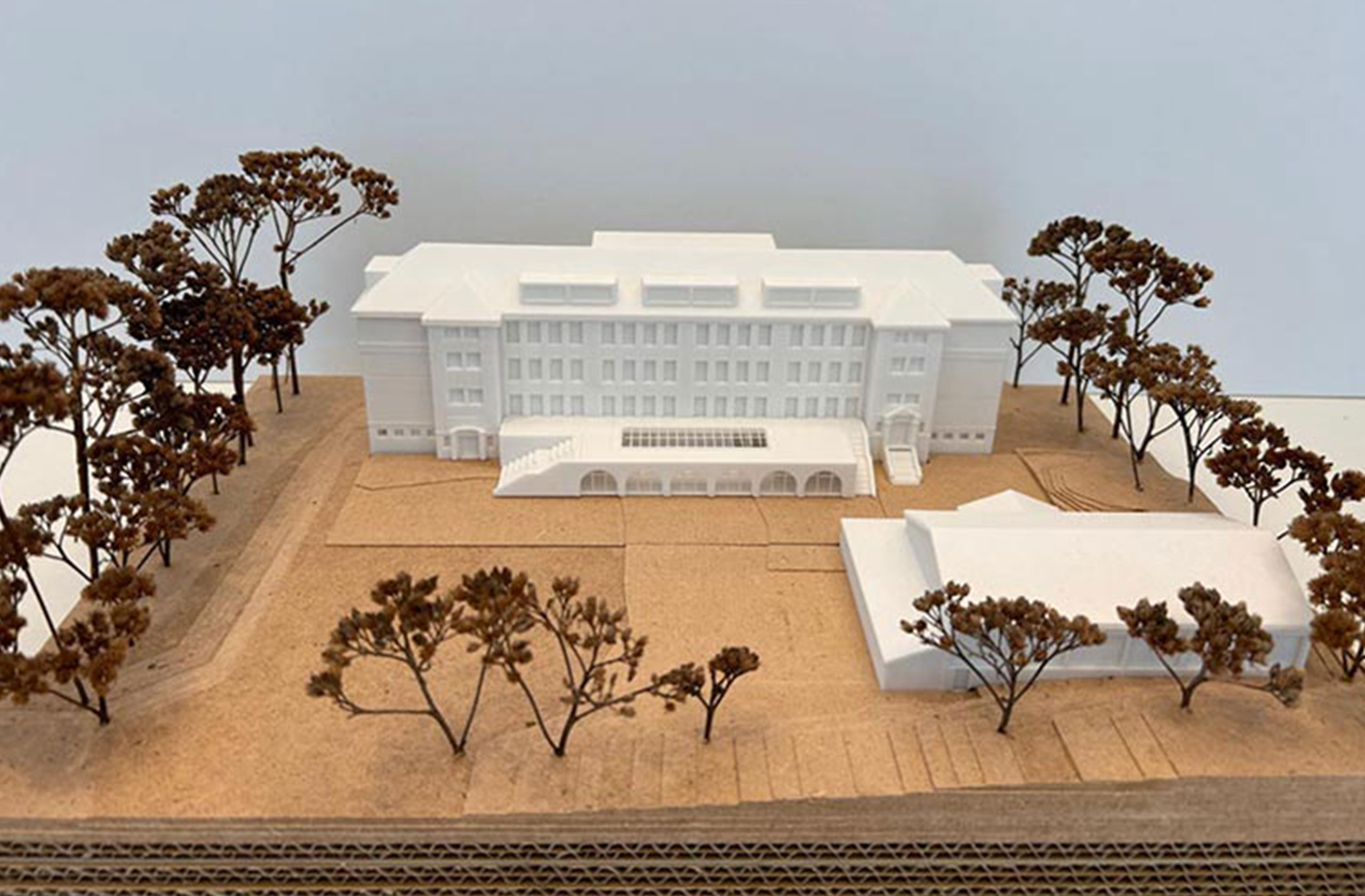 Architekturmodell der GGS Hölterschule mit Erweiterungsbau und Schulhof