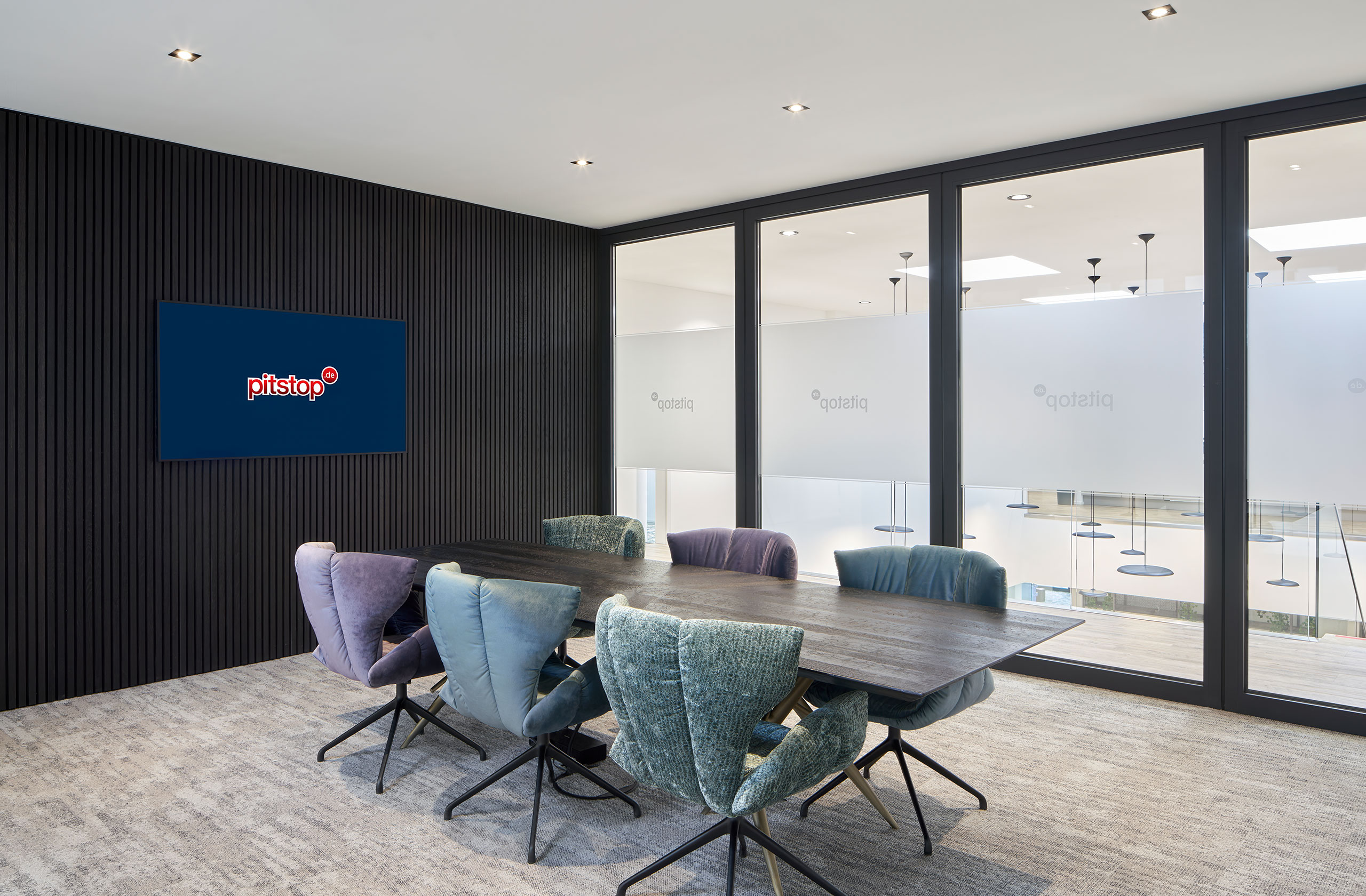 Loungebereich der Hauptverwaltung pitstop