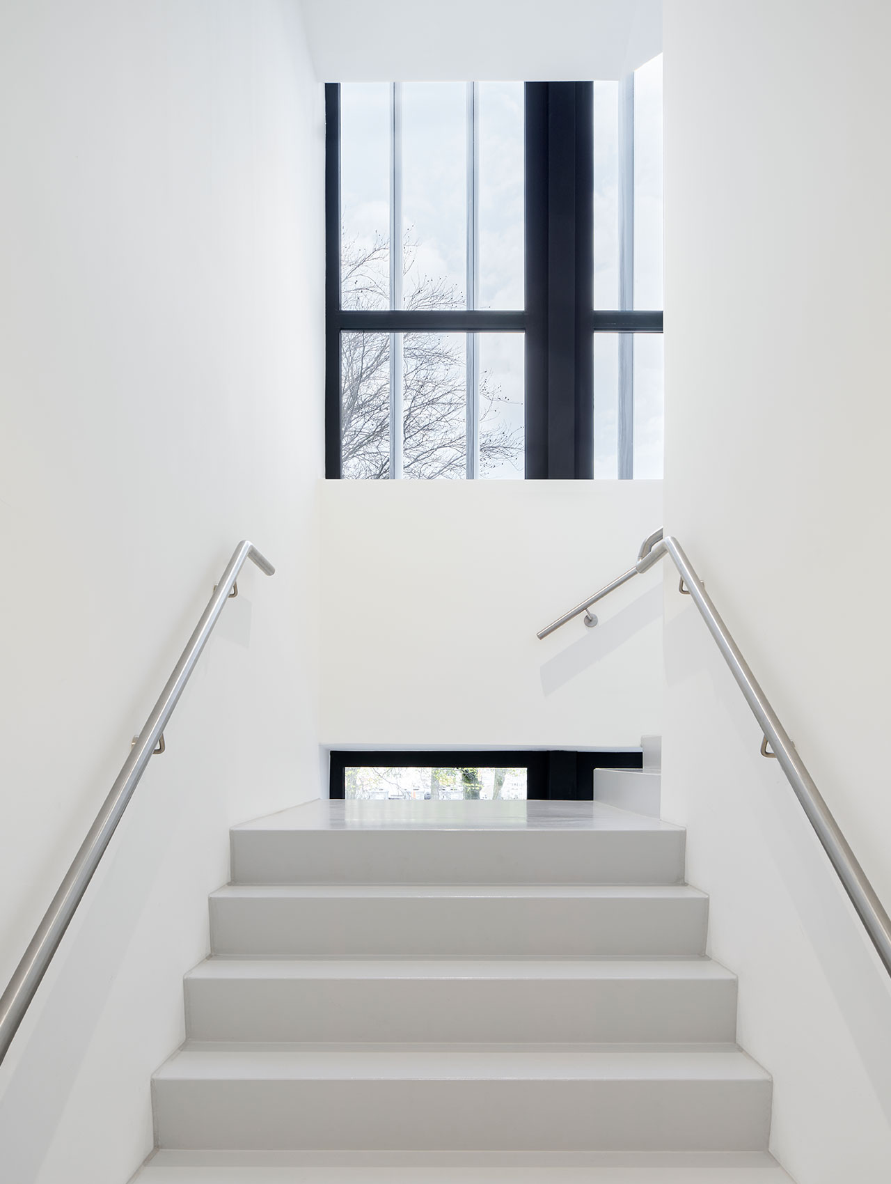 Innenansicht des hellen Treppenhauses