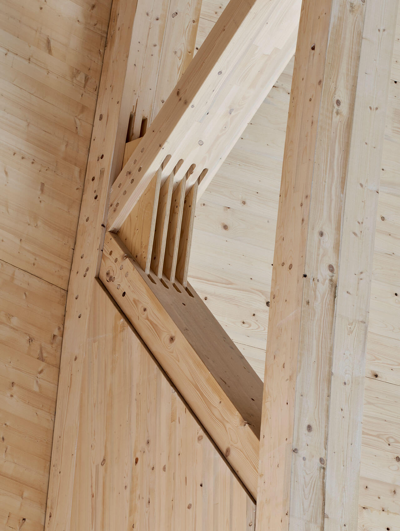 Detail des Holztragwerks im Luftschiffhangar