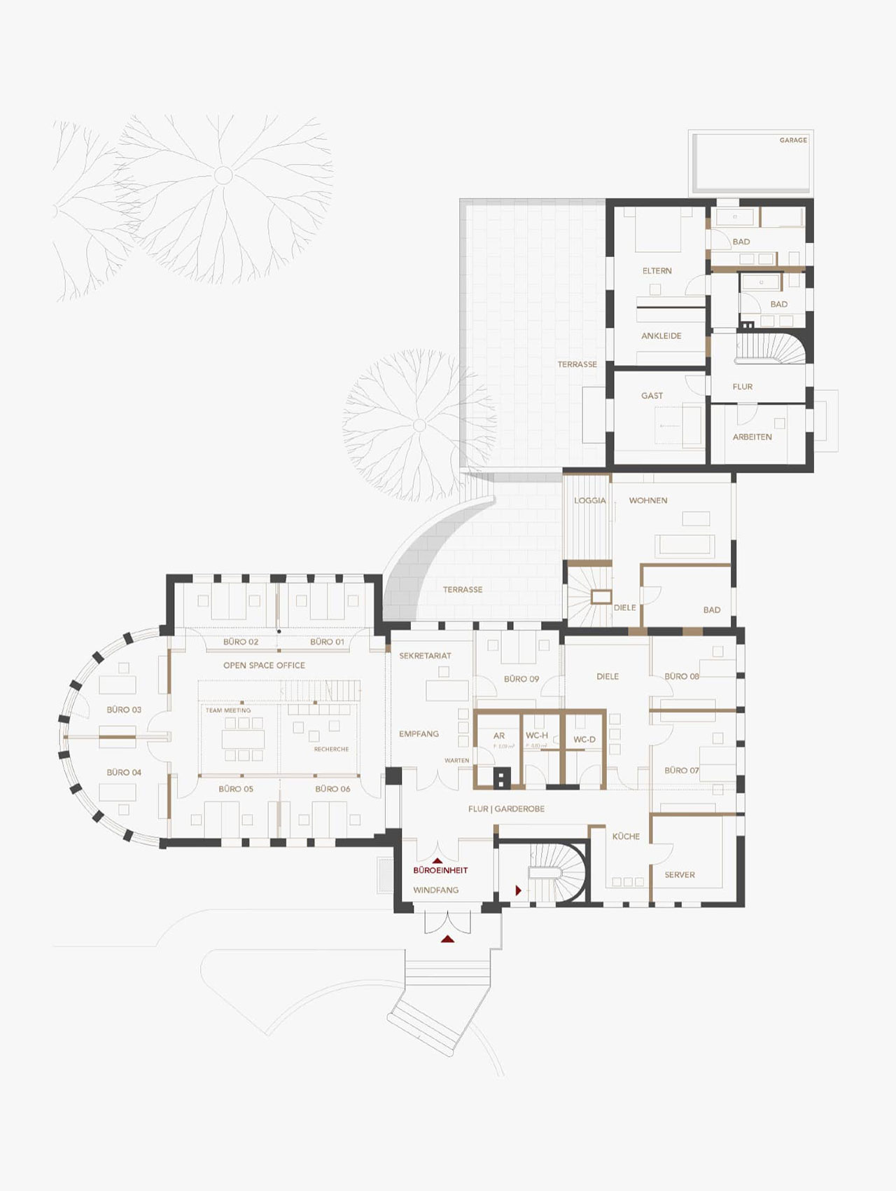 Grundriss des Erdgeschosses mit Haupteingang und offenen Bürobereichen