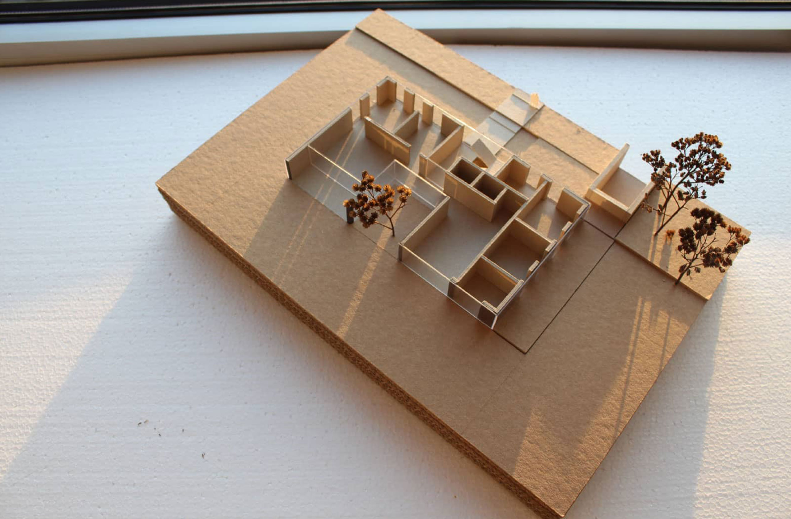 Perspektivisches Modell der Wohnbebauung mit offenen Innenräumen