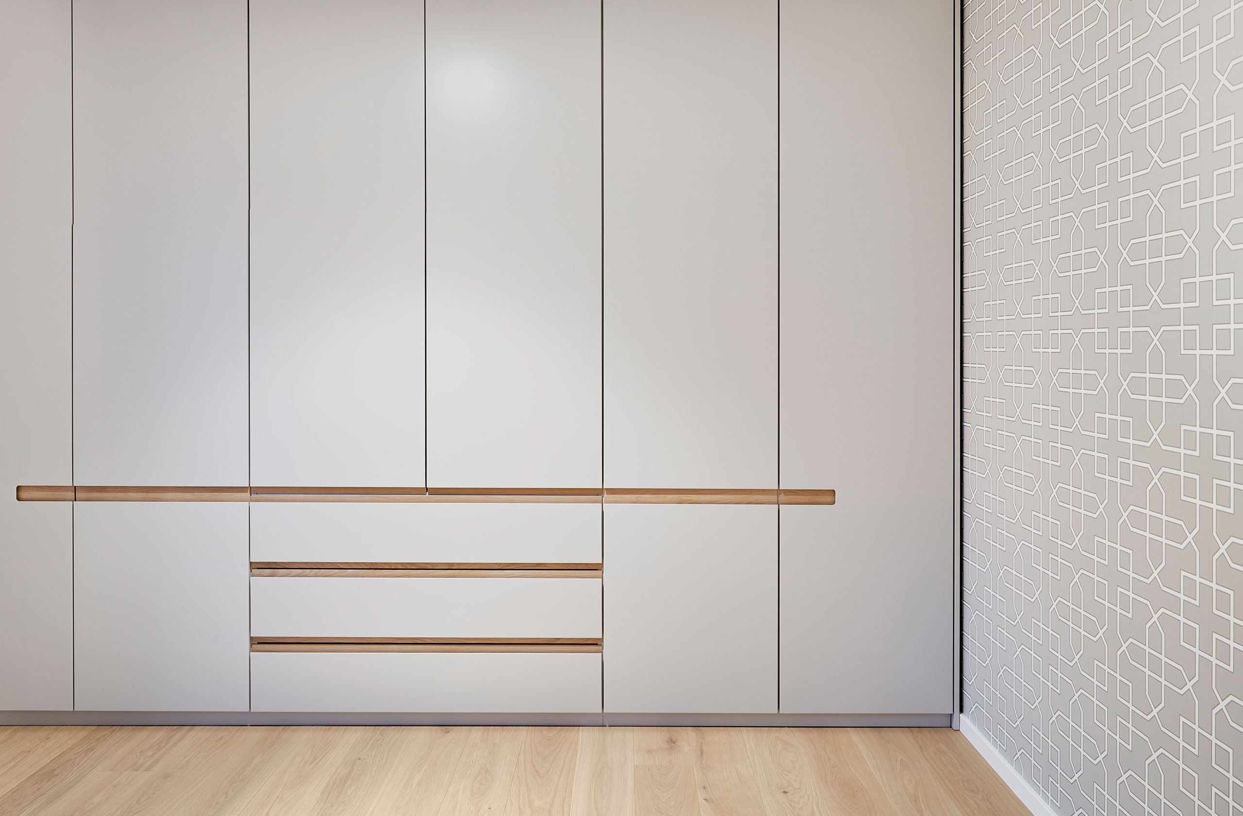 Maßgefertigte Einbauschränke mit Motivtapete