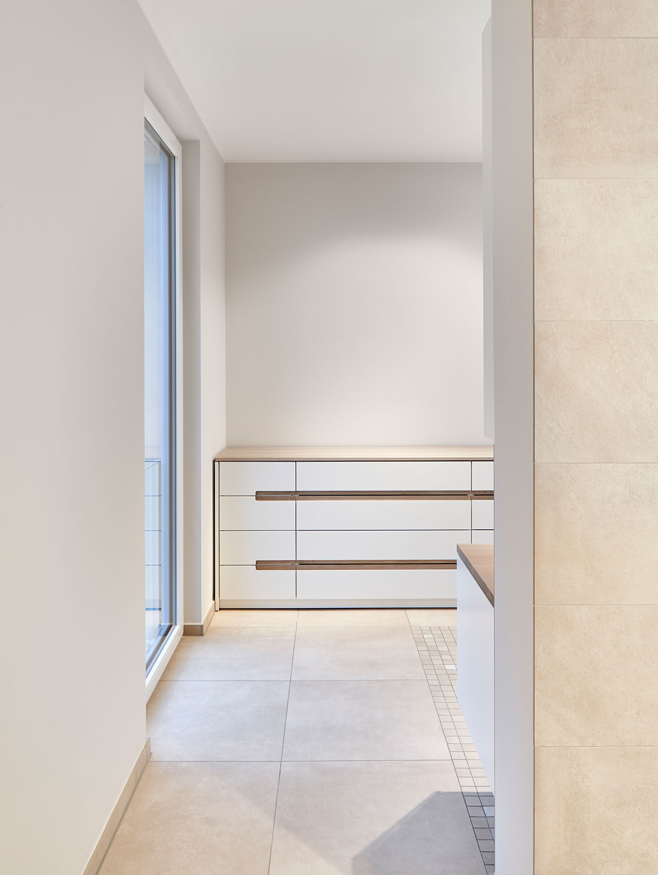 Wohnraum mit maßgefertigtem Sideboard